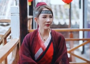 Em nữ sinh nhút nhát bị gã đàn ông bí ẩn chăm sóc